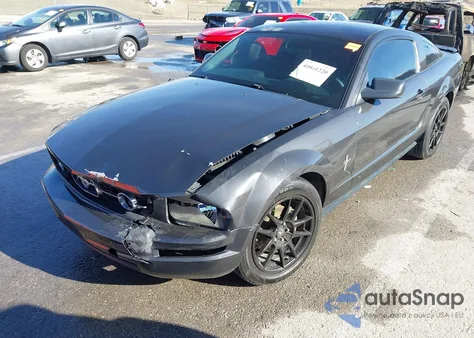 2007 Ford Mustang V6 Deluxe/V6 Premium z USA, uszkodzony, nr VIN 1ZVFT80N175242916